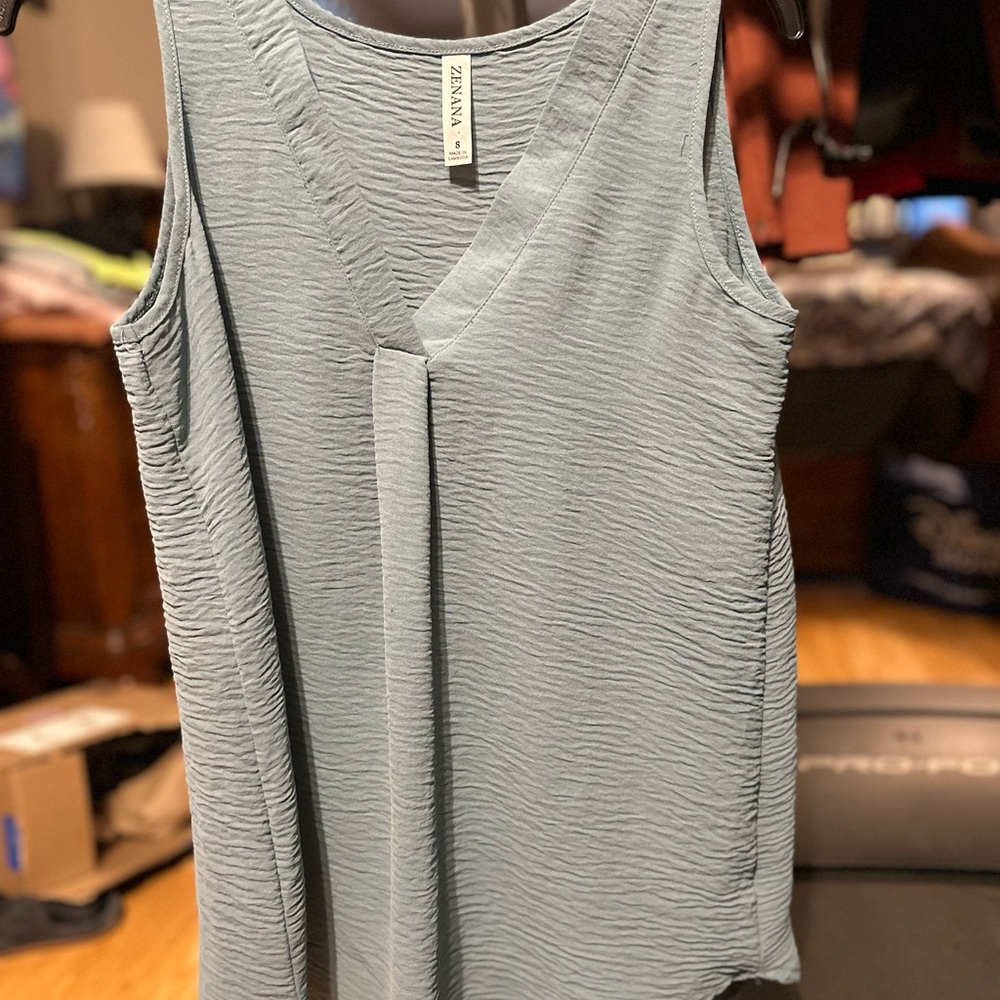 Zenana Sleeveless V-Neck Textured Tank Top - Light blue/green